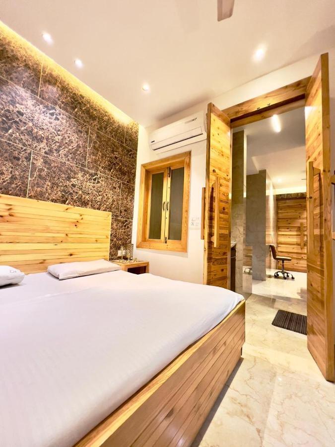 Divine Studios Rajouri Garden New Delhi Exterior photo