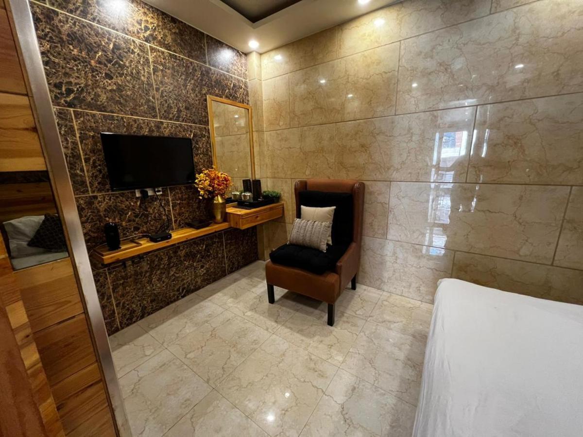 Divine Studios Rajouri Garden New Delhi Exterior photo