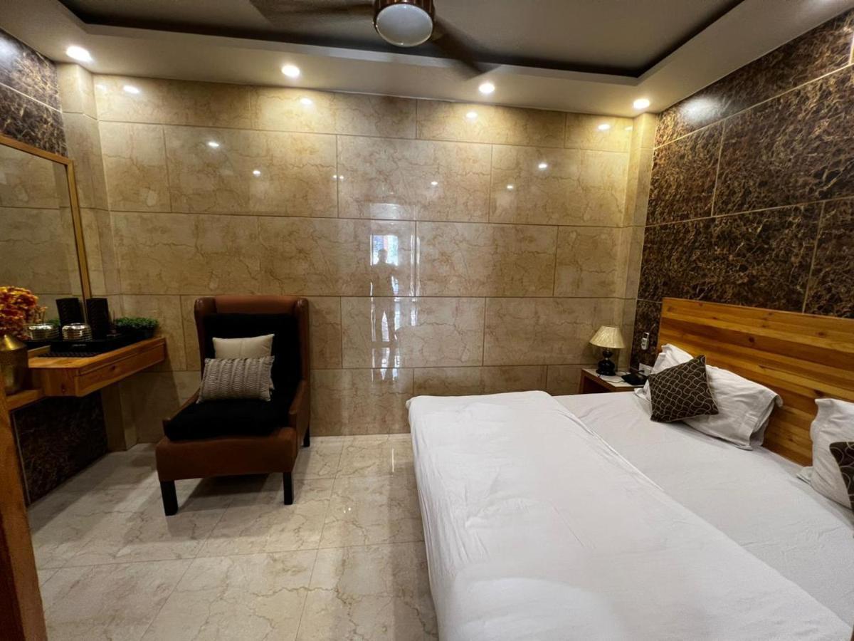 Divine Studios Rajouri Garden New Delhi Exterior photo