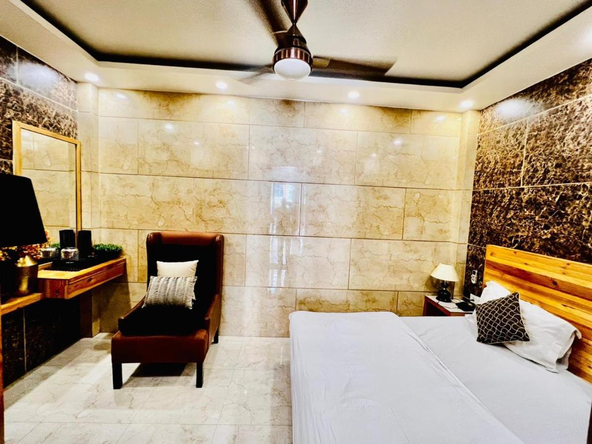 Divine Studios Rajouri Garden New Delhi Exterior photo